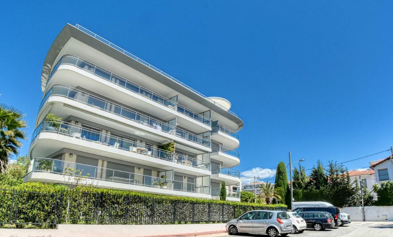 Apartamento Nice With Private Garden, Pool & Parking