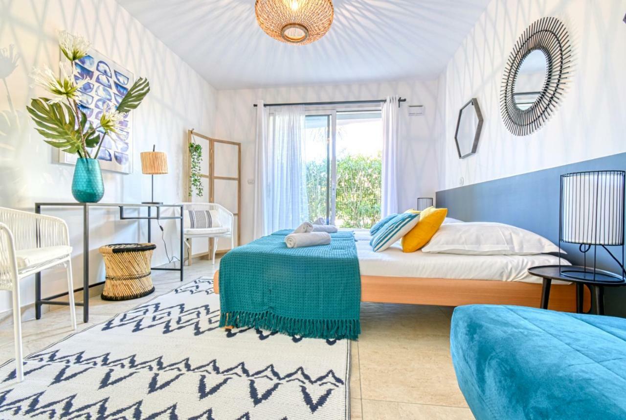 Apartamento Nice With Private Garden, Pool & Parking