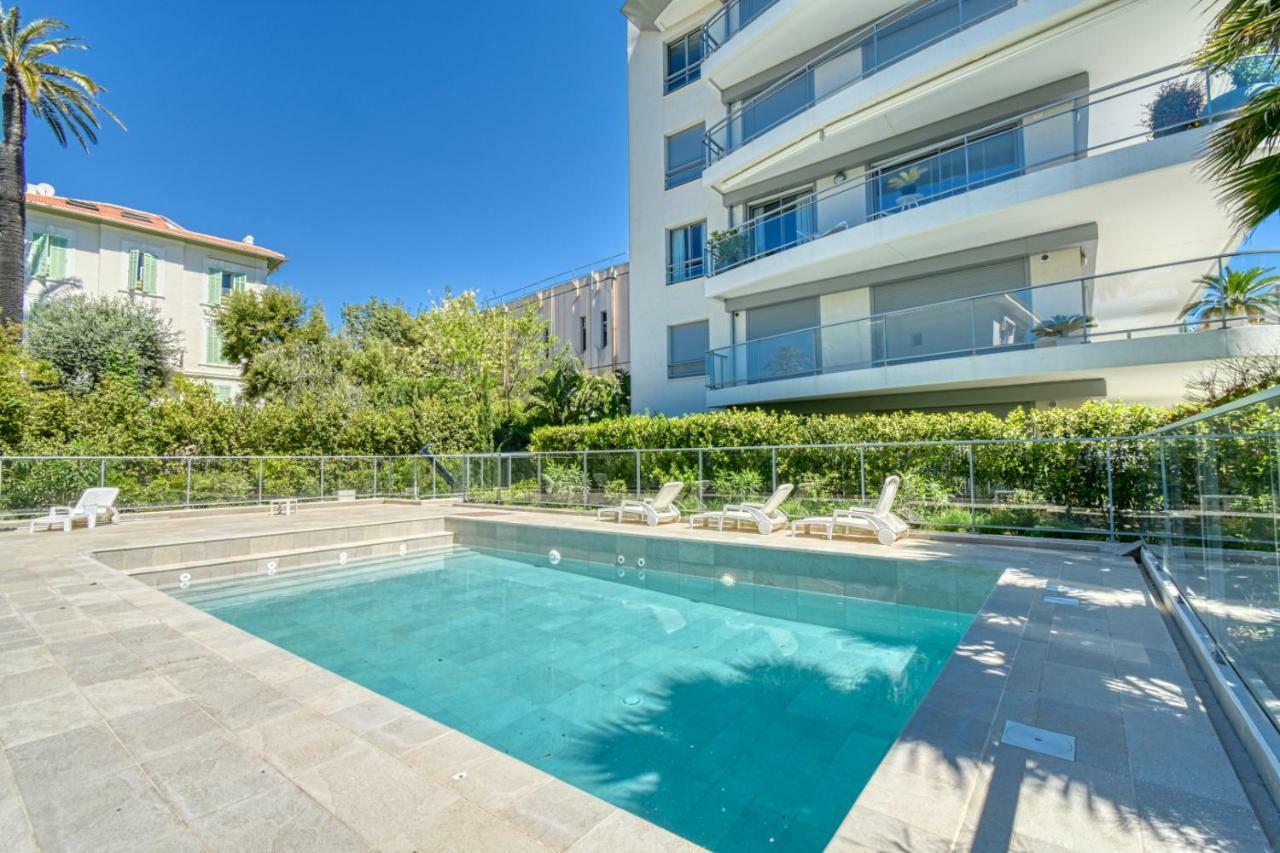 Nice With Private Garden, Pool & Parking Apartamento