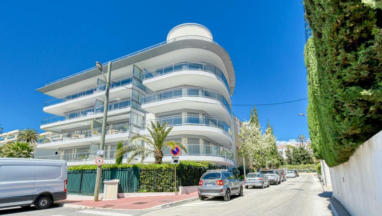 Apartamento Nice With Private Garden, Pool & Parking
