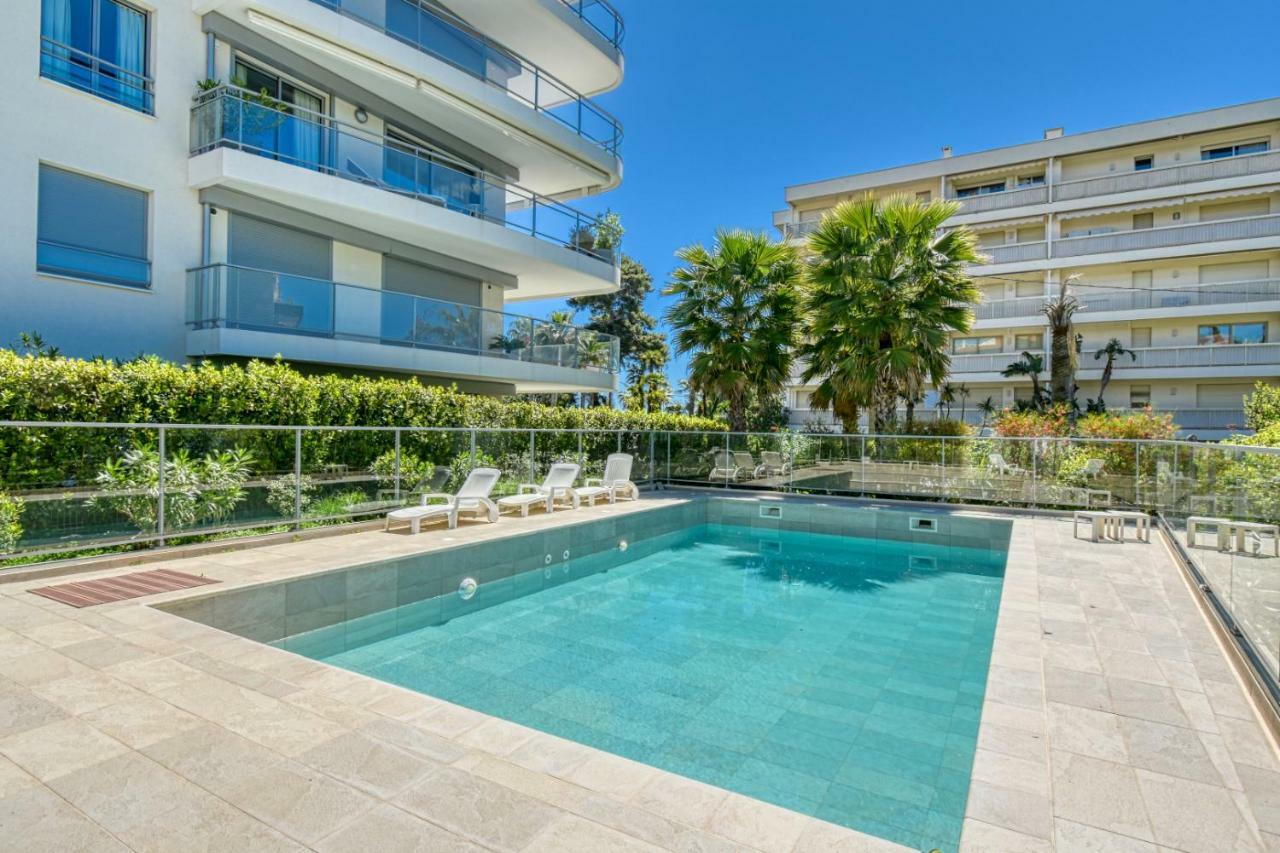 Apartamento Nice With Private Garden, Pool & Parking
